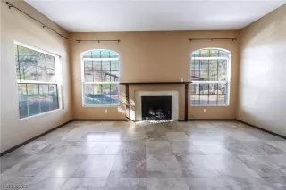 Photo #6: 2330095 Listing