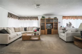 Photo #5: 2330097 Listing