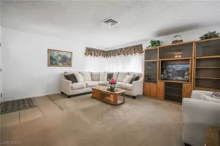 Photo #6: 2330097 Listing