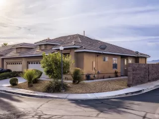 Photo #2: 2330111 Listing 