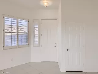 Photo #4: 2330111 Listing 