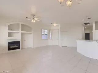 Photo #6: 2330111 Listing 