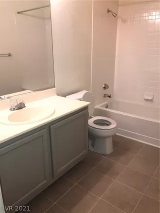 Photo #5: 2330134 Listing