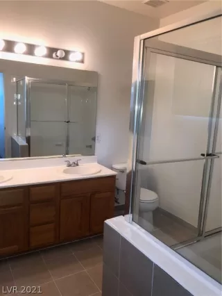 Photo #6: 2330134 Listing