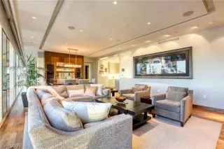 Photo #4: 2330139 Listing