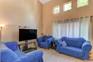 Photo #5: 2330157 Listing 