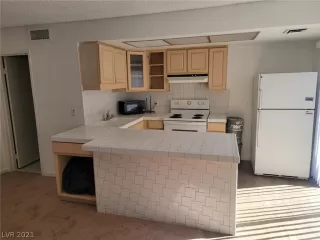 Photo #3: 2330160 Listing