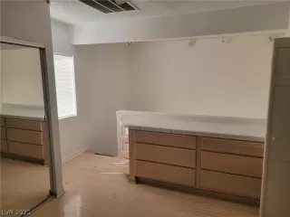 Photo #4: 2330160 Listing