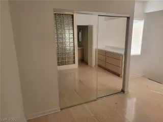 Photo #5: 2330160 Listing