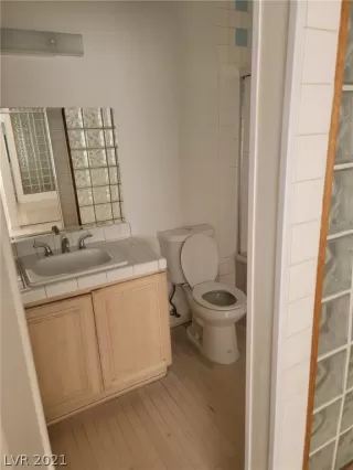 Photo #6: 2330160 Listing