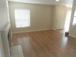 Photo #4: 2330162 Listing 