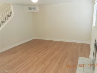 Photo #5: 2330162 Listing 