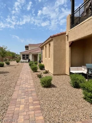 Photo #2: 2330167 Listing