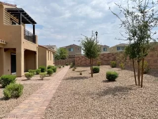 Photo #3: 2330167 Listing