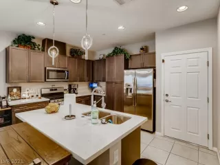 Photo #6: 2330167 Listing