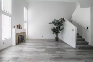 Photo #2: 2330190 Listing 