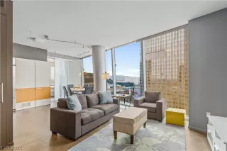 Photo #3: 2330193 Listing