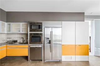 Photo #6: 2330193 Listing