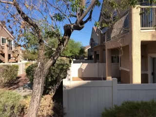 Photo #4: 2330213 Listing