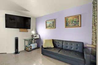 Photo #3: 2330221 Listing