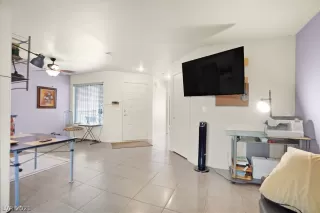 Photo #5: 2330221 Listing