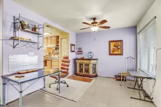 Photo #6: 2330221 Listing