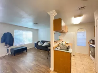 Photo #2: 2330227 Listing