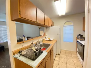 Photo #3: 2330227 Listing