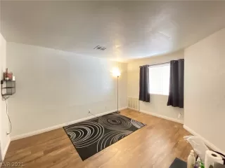 Photo #5: 2330227 Listing