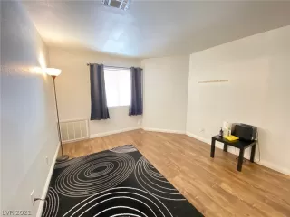 Photo #6: 2330227 Listing