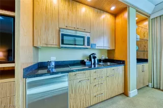 Photo #3: 2330233 Listing 