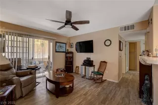 Photo #4: 2330248 Listing