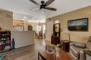 Photo #6: 2330248 Listing