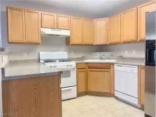 Photo #6: 2330259 Listing 