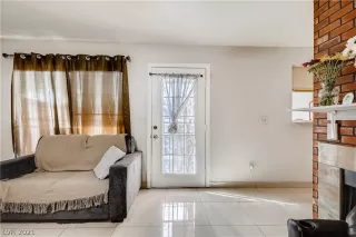 Photo #3: 2330267 Listing