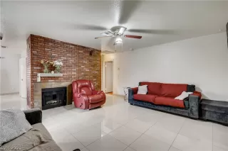 Photo #5: 2330267 Listing