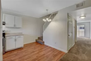 Photo #5: 2330283 Listing 