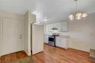 Photo #6: 2330283 Listing 