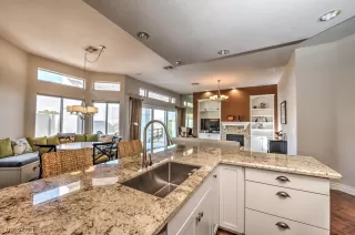 Photo #5: 2330314 Listing