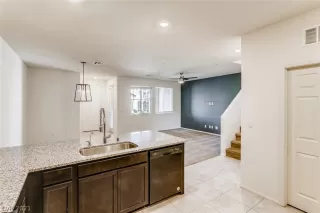 Photo #6: 2330326 Listing