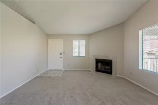 Photo #4: 2330344 Listing