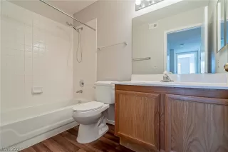 Photo #5: 2330344 Listing