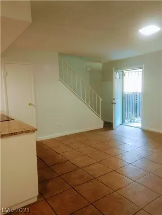 Photo #5: 2330374 Listing 