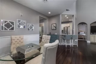 Photo #1: 2330378 Listing