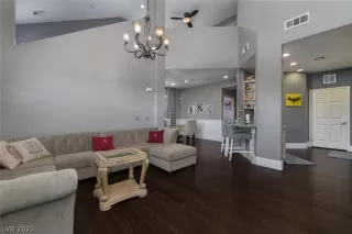 Photo #2: 2330378 Listing