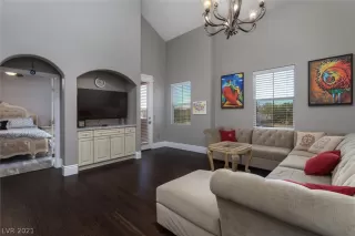 Photo #4: 2330378 Listing