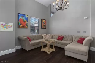 Photo #5: 2330378 Listing