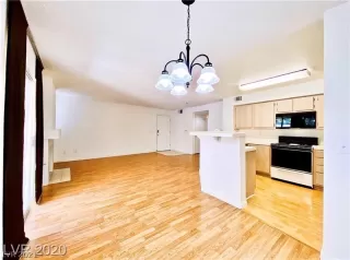 Photo #3: 2330387 Listing