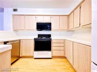 Photo #4: 2330387 Listing