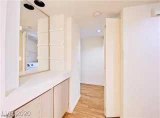 Photo #5: 2330387 Listing